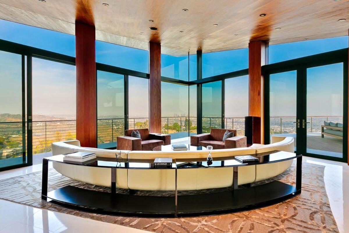 Modern With Unmatched Skyline Views Holiday home *