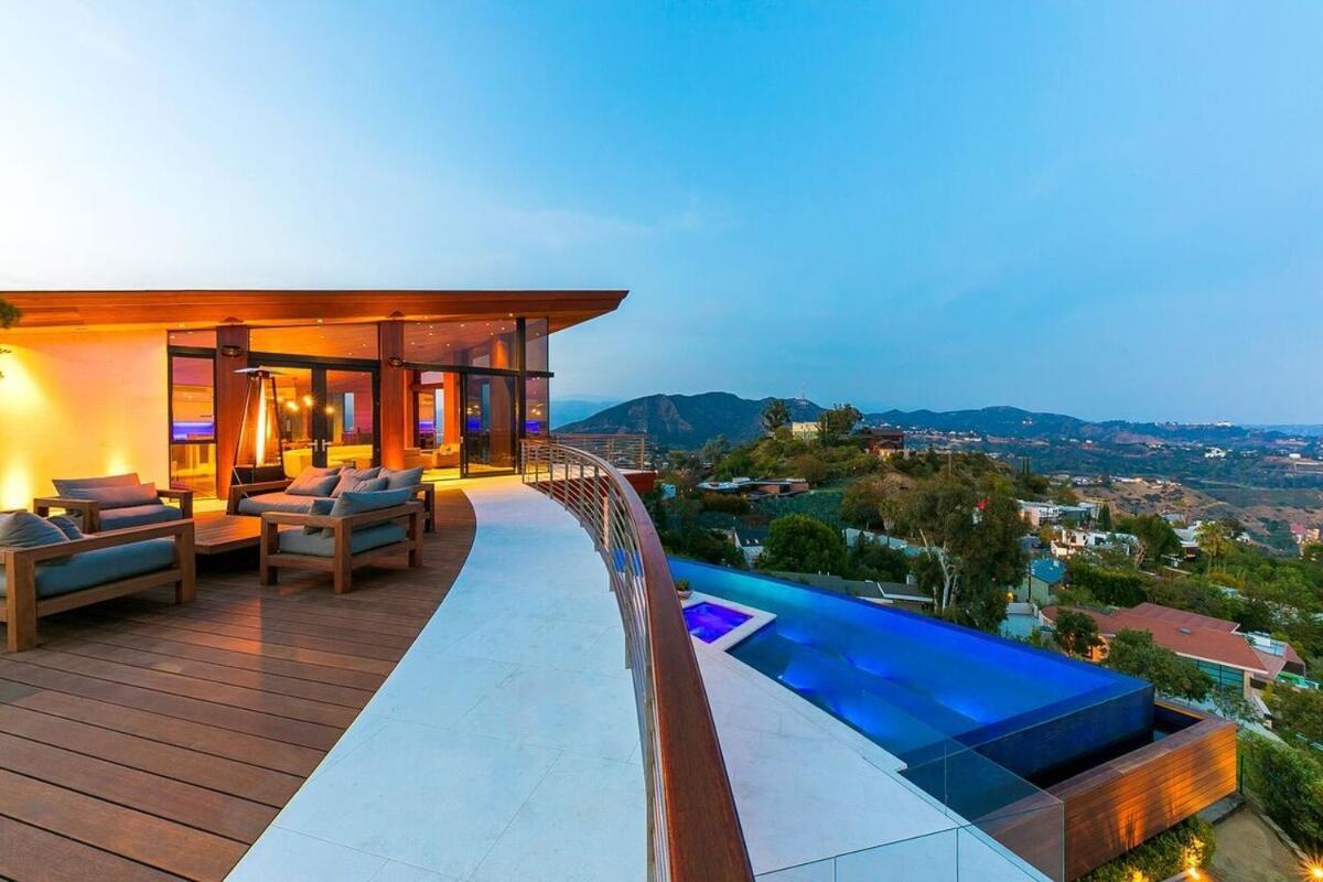 Modern With Unmatched Skyline Views Holiday home Los Angeles