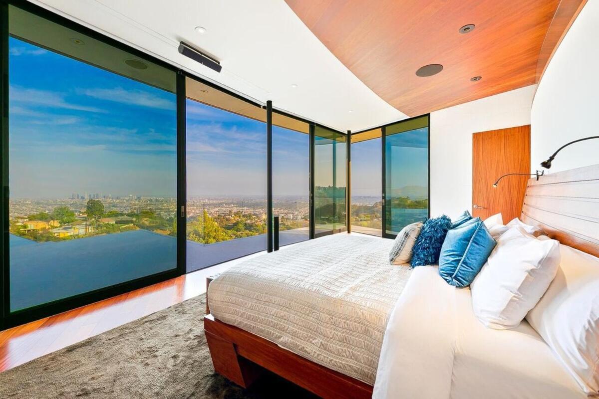 Modern With Unmatched Skyline Views Holiday home *