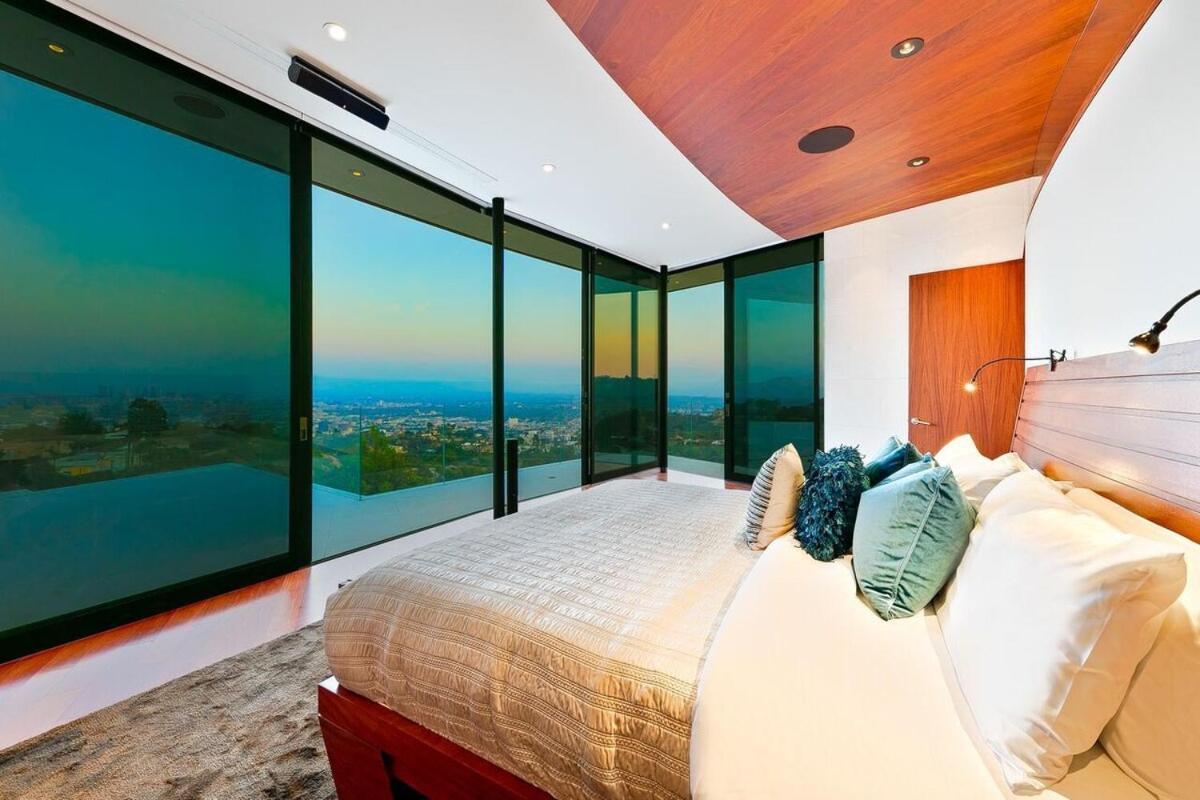Modern With Unmatched Skyline Views Holiday home Los Angeles