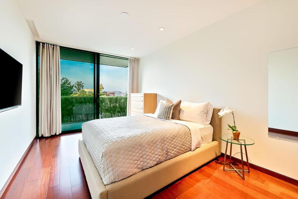 Modern With Unmatched Skyline Views Holiday home *