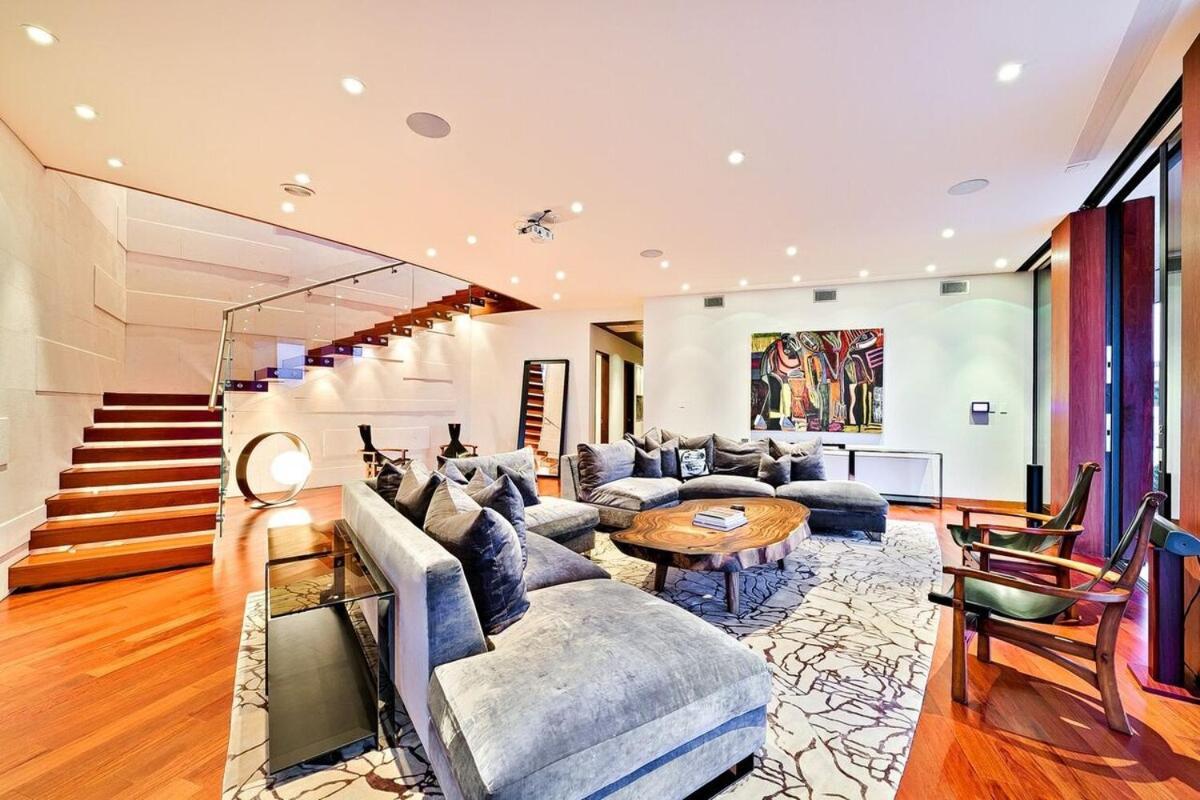 Modern With Unmatched Skyline Views Holiday home Los Angeles