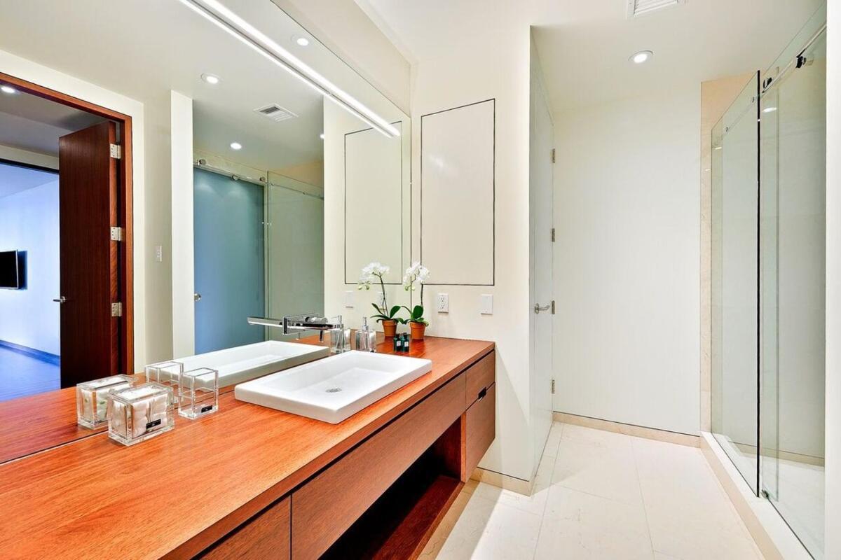 Modern With Unmatched Skyline Views Holiday home *