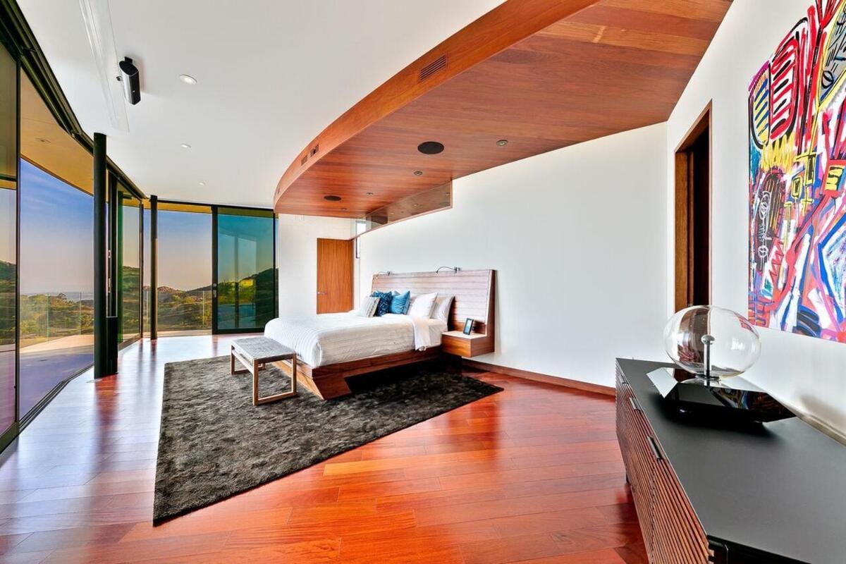 Modern With Unmatched Skyline Views Holiday home Los Angeles